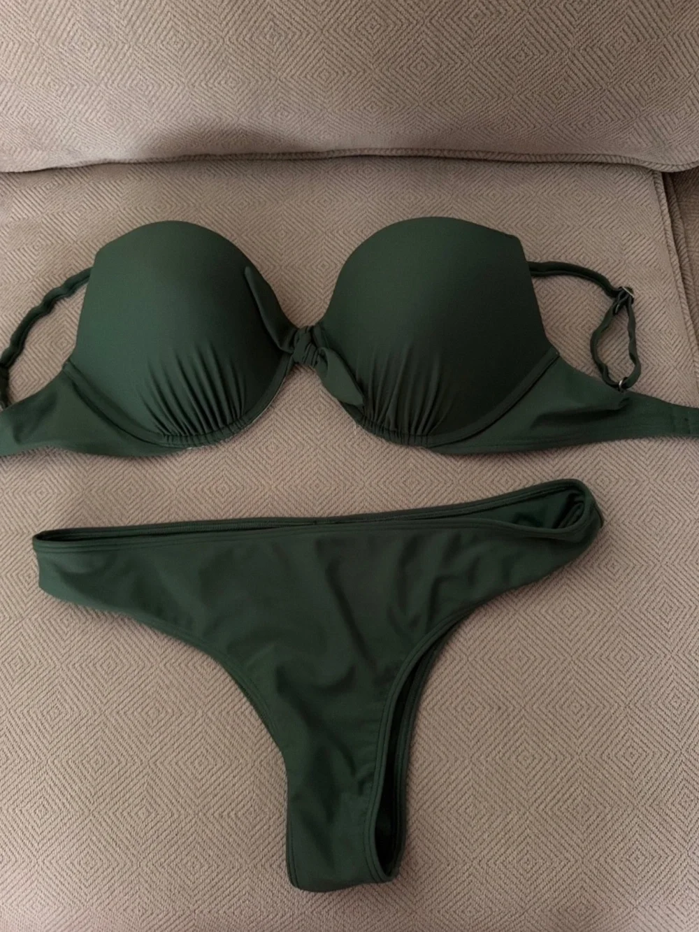 Hollister Bathing Suit - Great Condition - 36D Top, Large Bottom